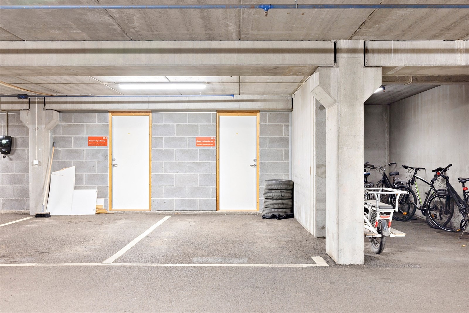 Medfølgende garasjeplass i felles garasjekjeller. Galleribilde