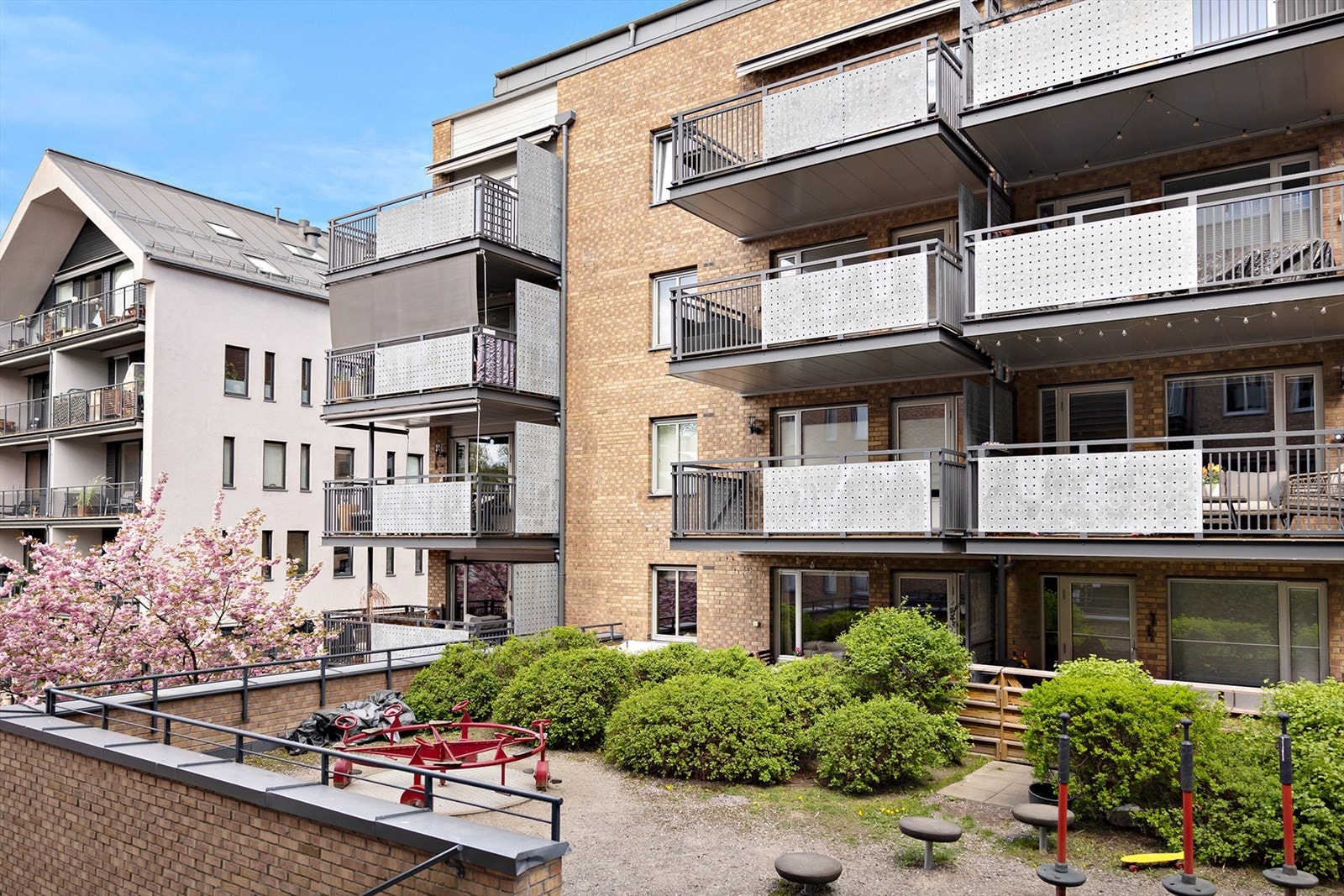Fasade - Leiligheten har en attraktiv og sentral beliggenhet på Lilleborg, med kort avstand til både urbane fasiliteter og naturskjønne omgivelser. Galleribilde