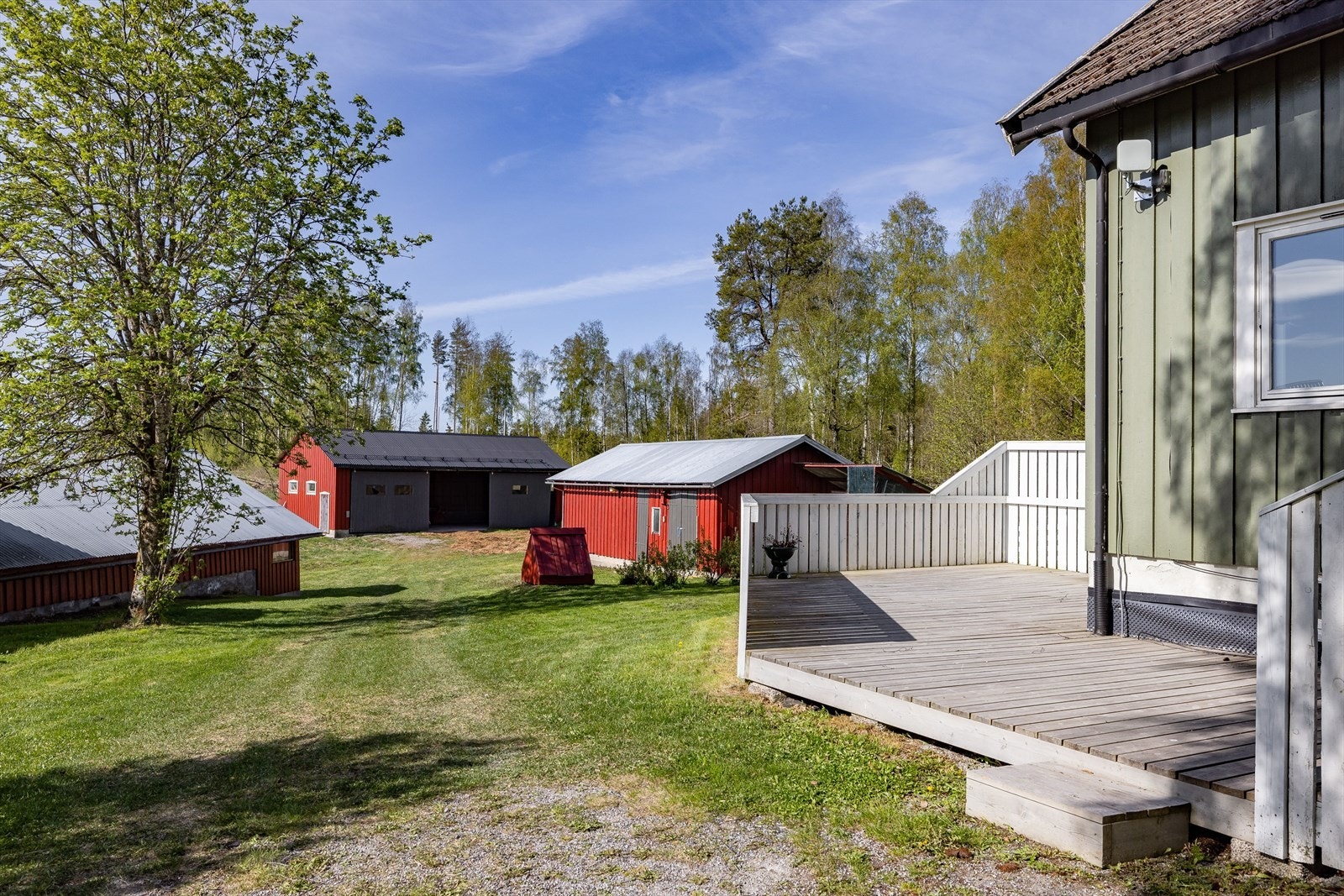 Terrassen vender mot sørvest og har gode solforhold. Galleribilde