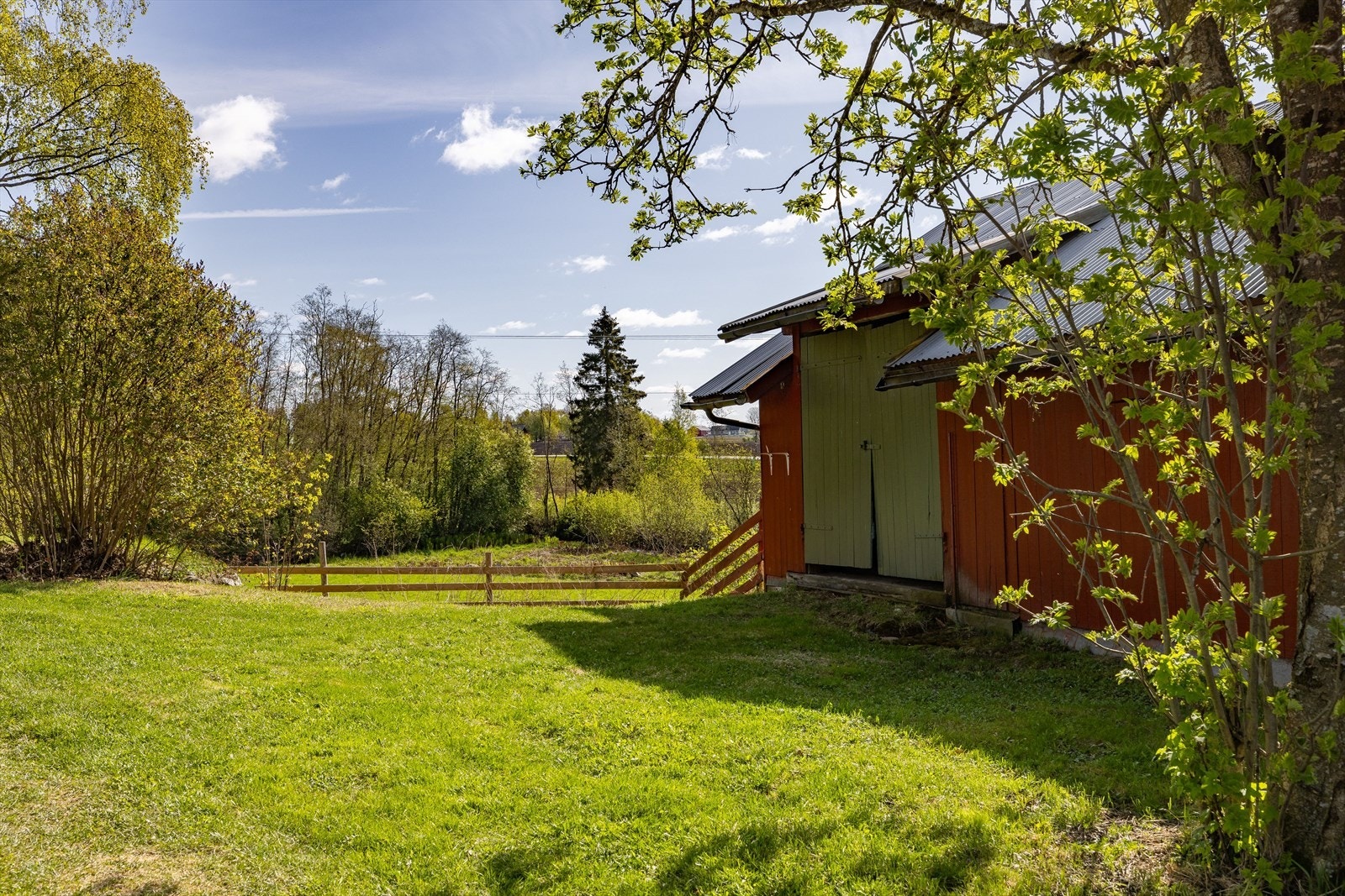 Låven er oppmålt til å være på ca. 53 m². Galleribilde