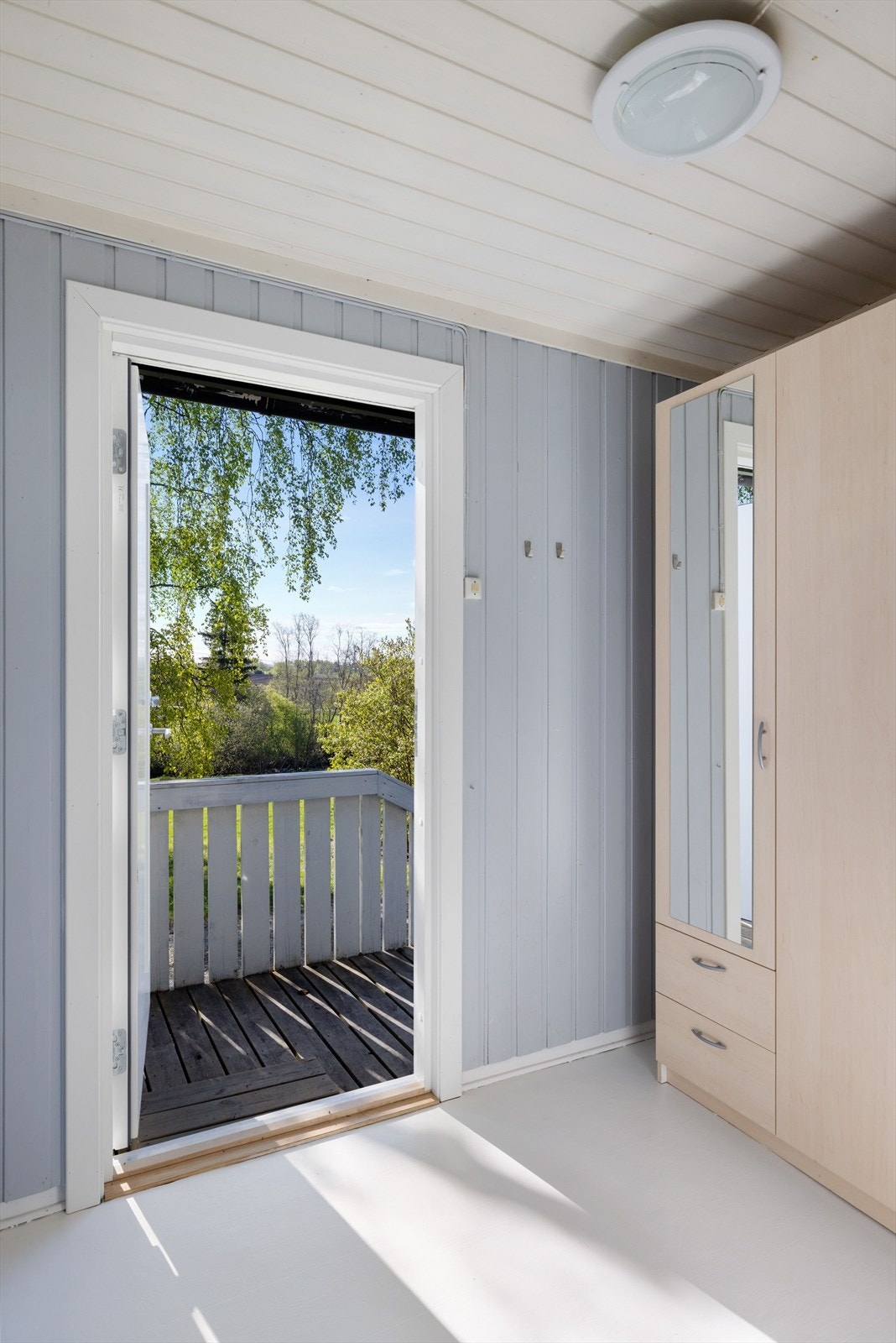 Entré med plass til garderobeskap. Galleribilde