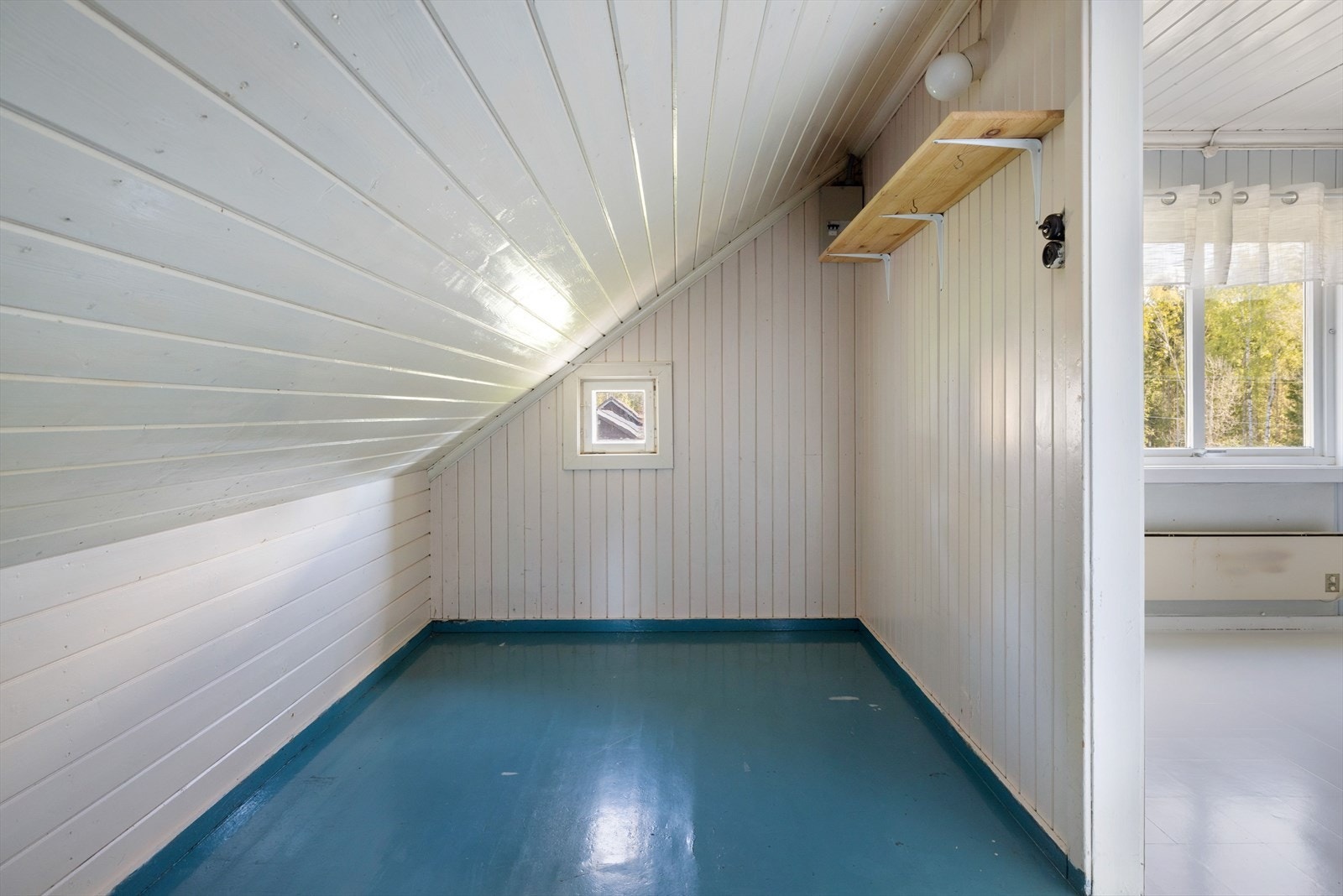 Gode oppbevaringsmuligheter i loftsrommet. Galleribilde