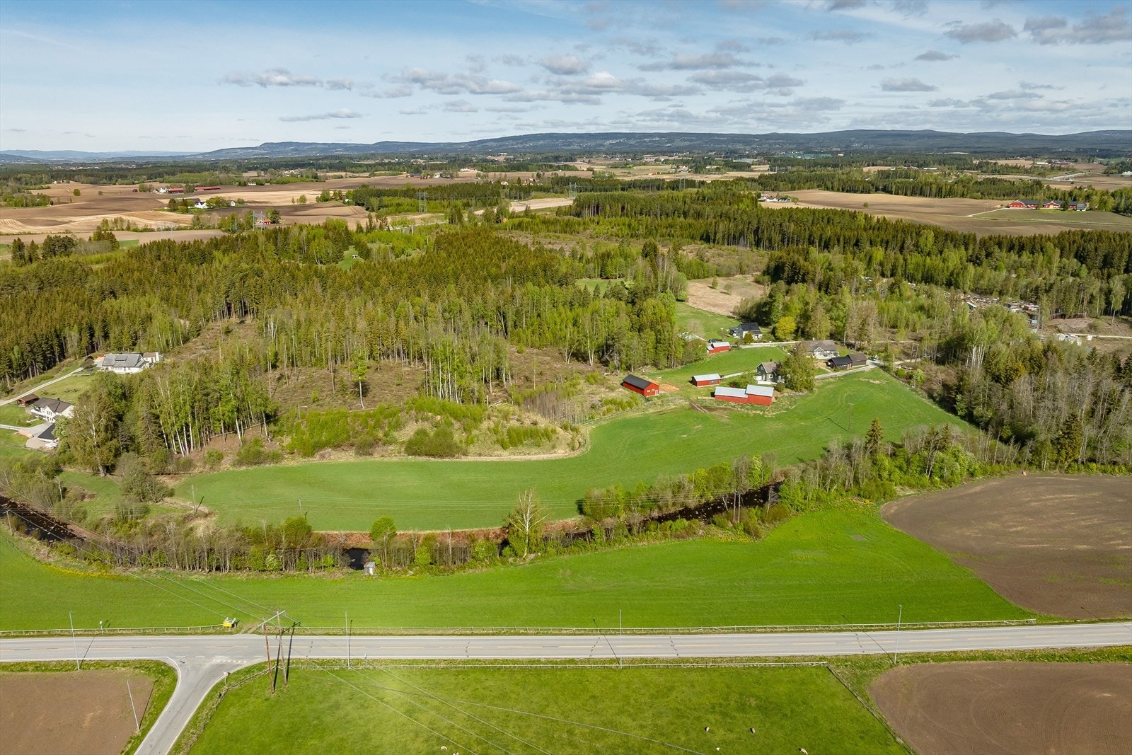 Oversiktsbilde over eiendommen. Galleribilde