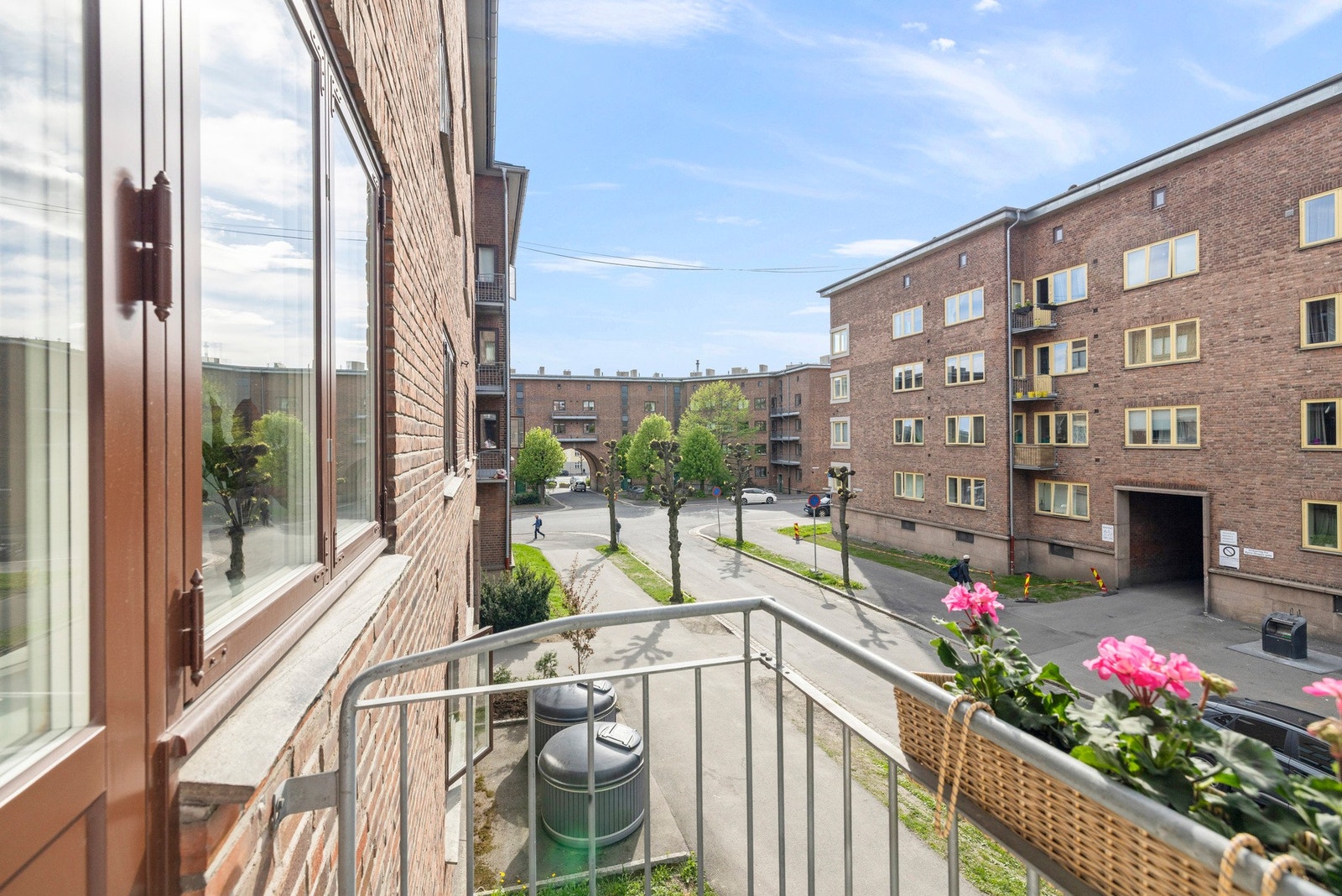 - Utkraget balkong på 1,3 kvm - Galleribilde