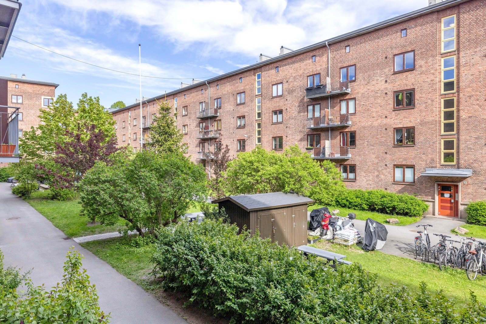 - Hyggelig bakgård i sameiet - Galleribilde