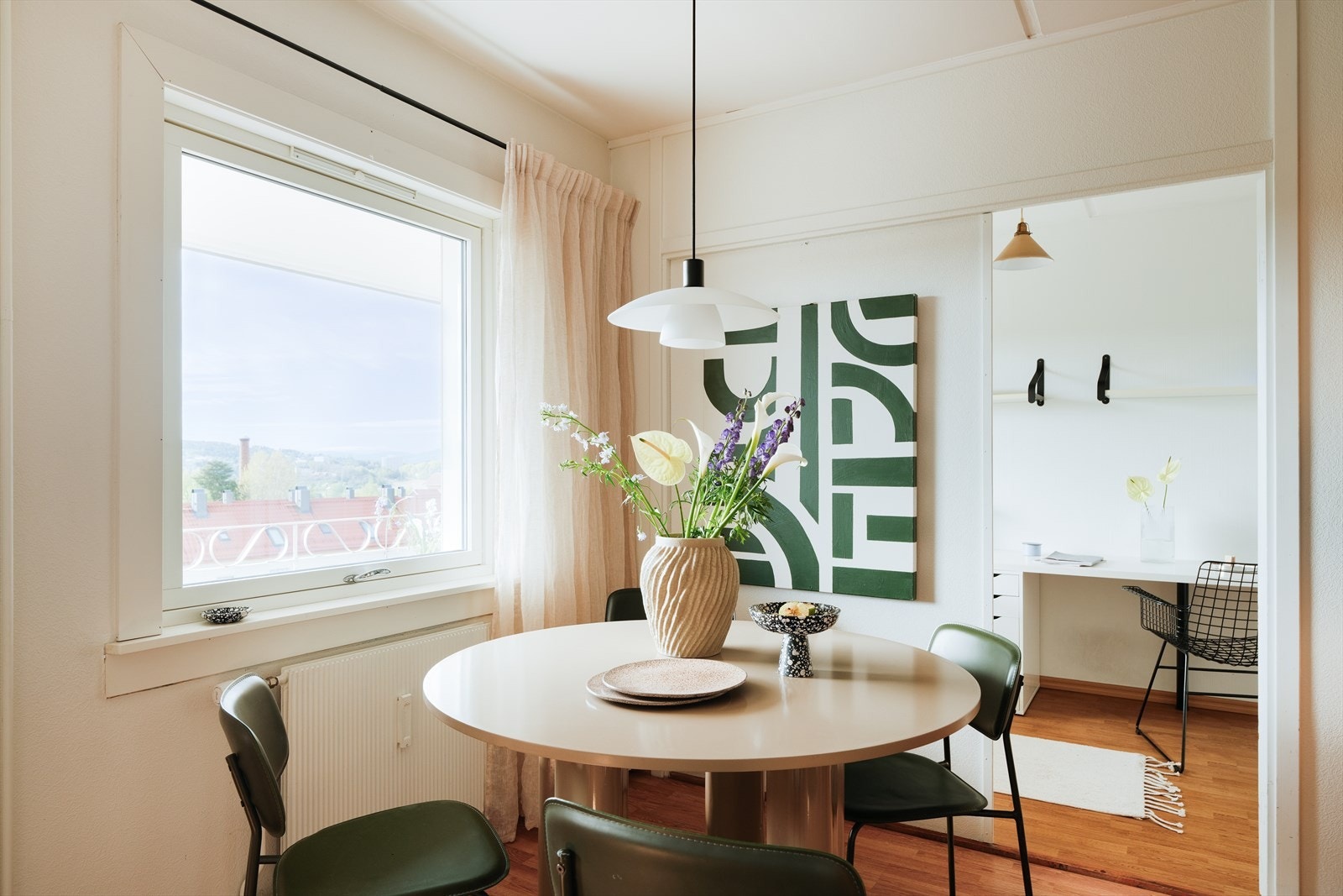 Leiligheten har nye vinduer fra 2011 og 2014. Galleribilde