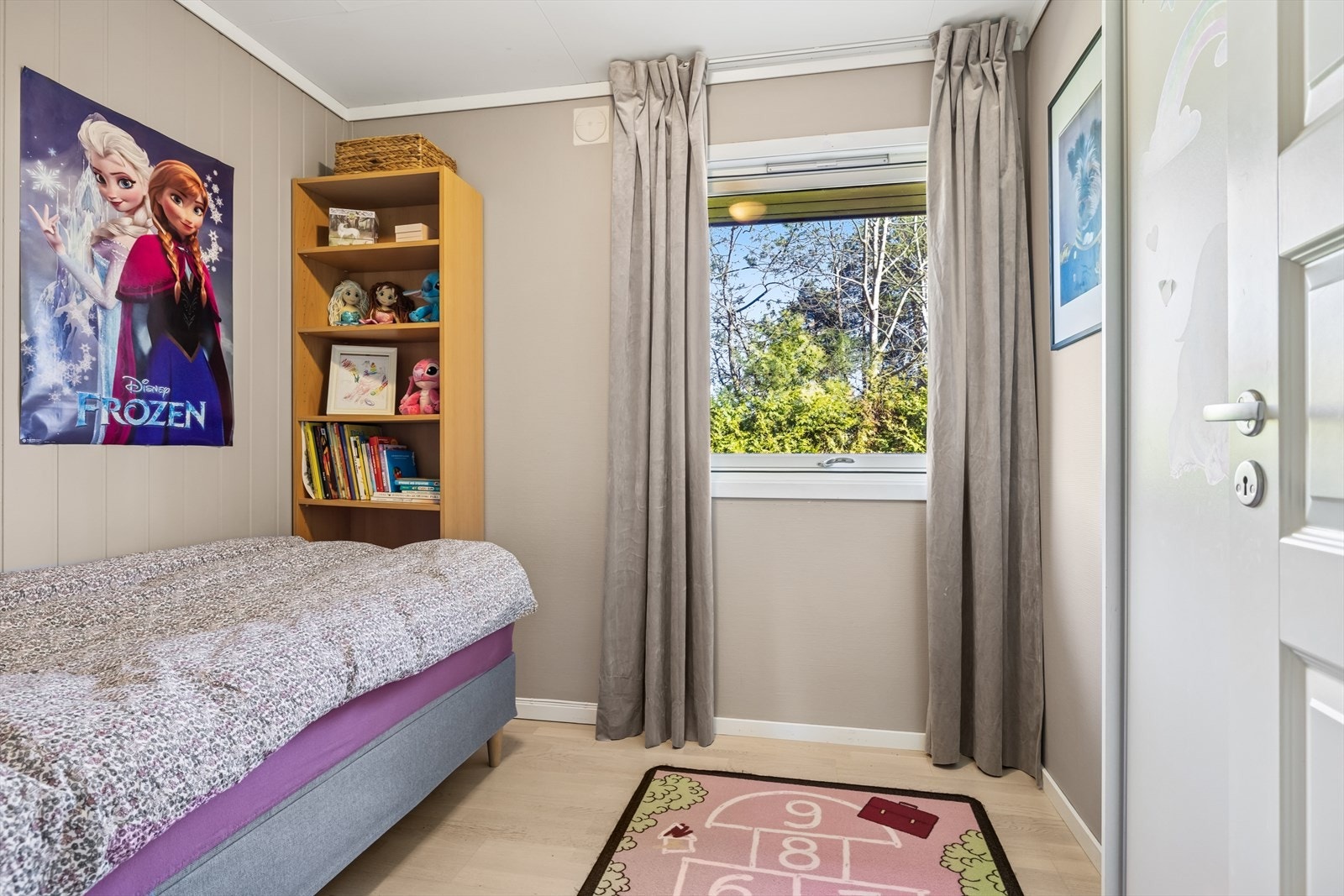 Soverom 1. etg. Galleribilde