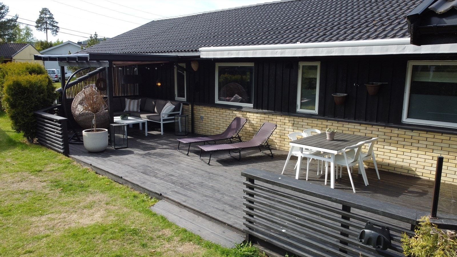 Solrik og usjenert terrasse Galleribilde