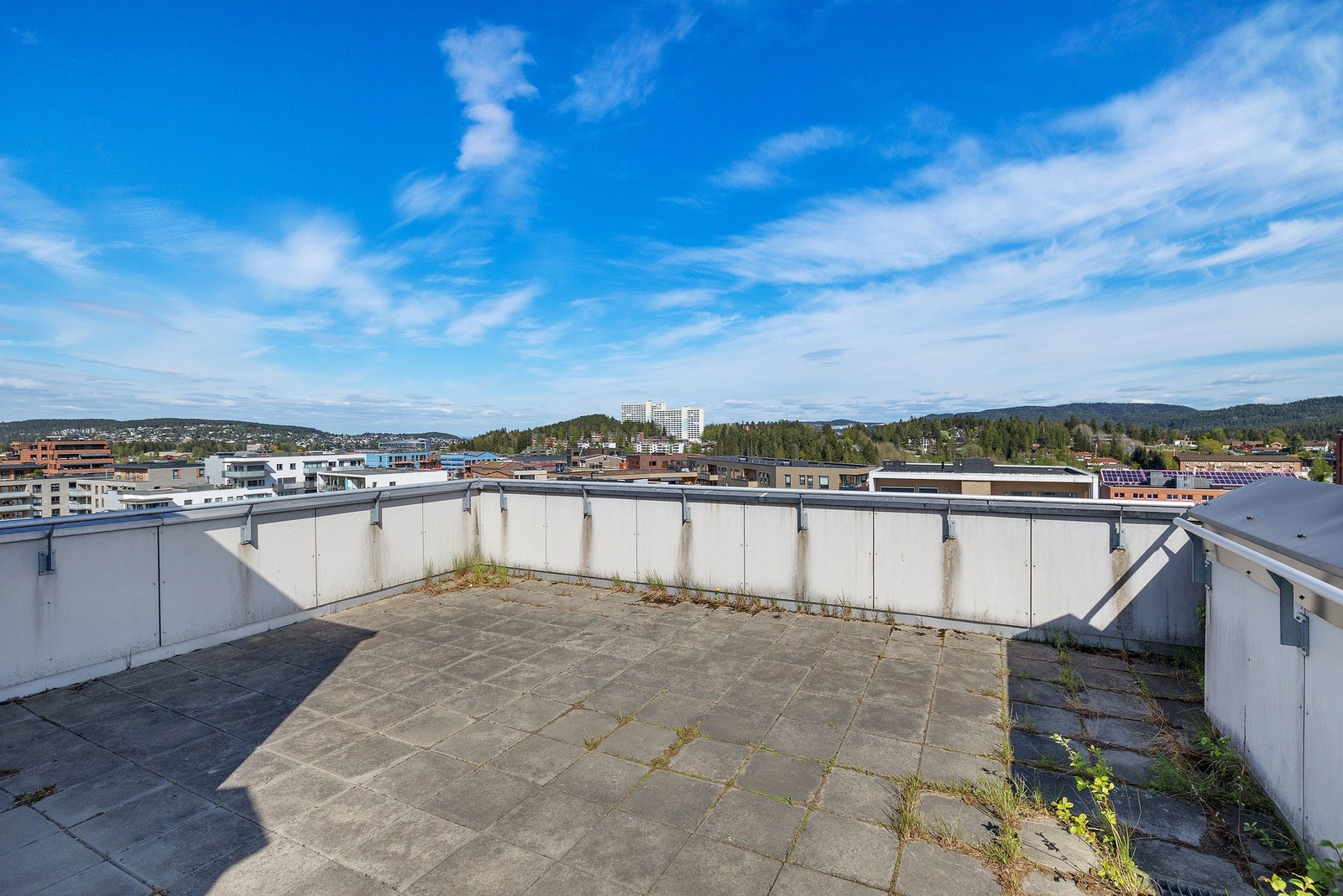 Borettslaget har en felles takterrasse med nydelig utsikt over Lørenskog! Galleribilde