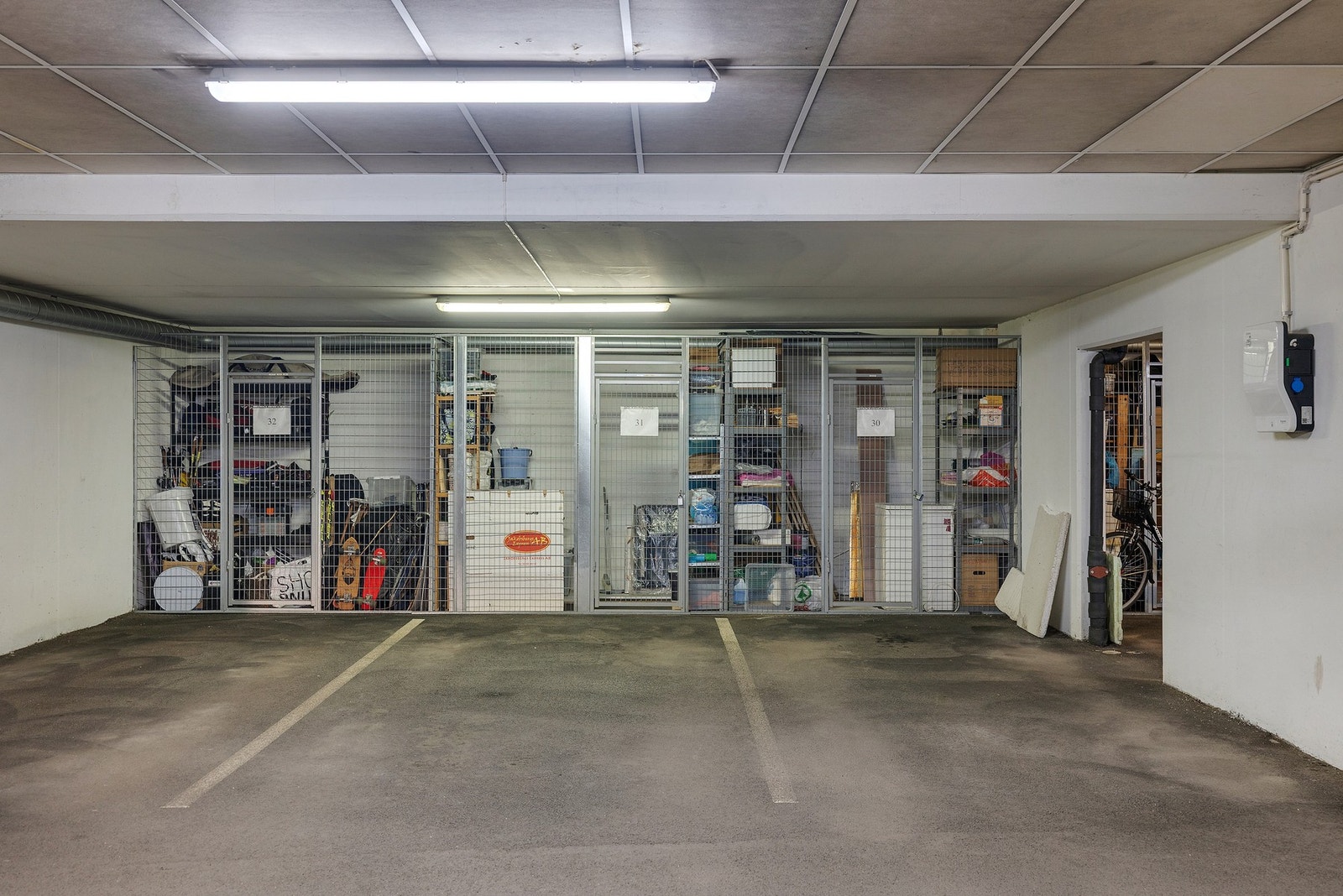Det medfølger en egen parkeringsplass og bod med direkte heisadkomst til leilighetsplan. Galleribilde