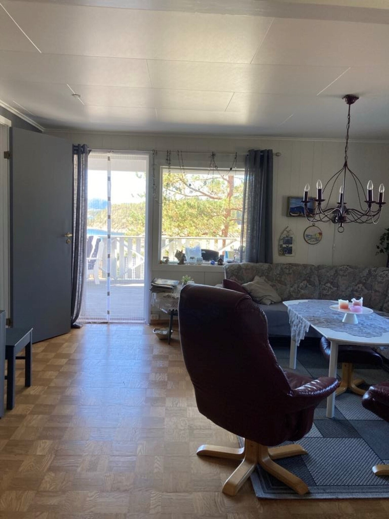 Stue med plass til sofagruppe Galleribilde