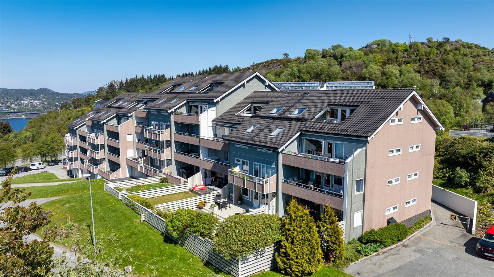 Velkommen til Olsvikmarken 26: Flott og påkostet leilighet med vestvendt og solrik terrasse/hage på ca 70 kvm - Trappefri adkomst! Galleribilde