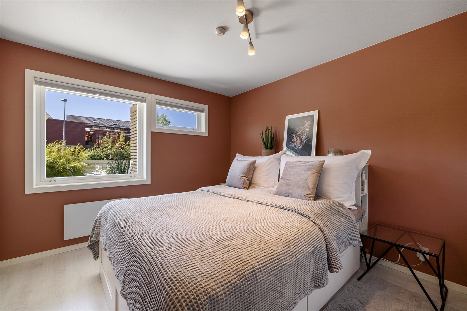 Hyggelig soverom - Direkte adkomst til baderom Galleribilde