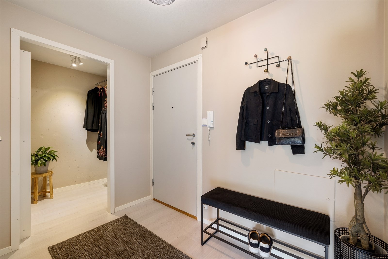 Entre/gang i hjertet av boligen Galleribilde