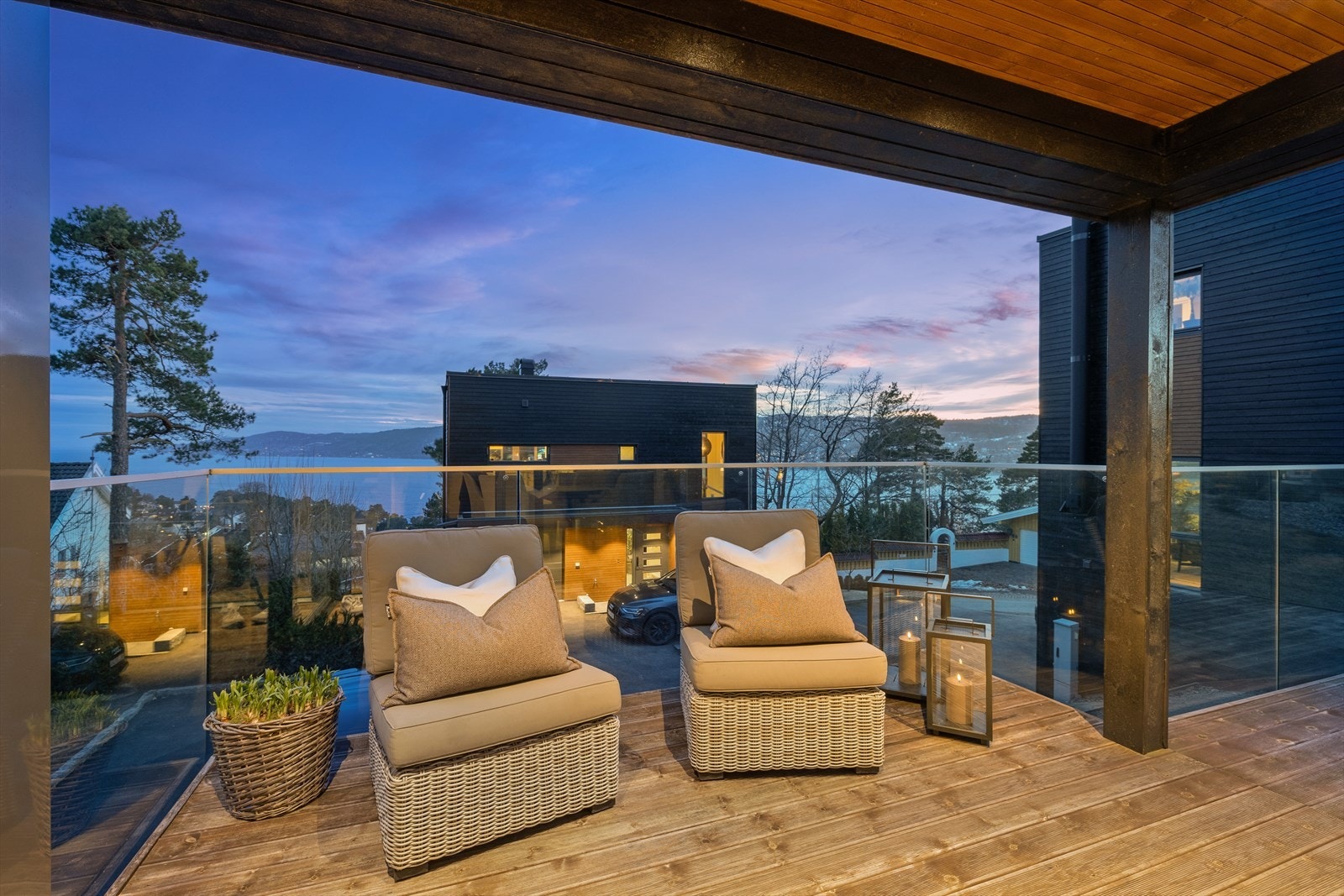 Overbygget terrasse med nydelig utsikt Galleribilde