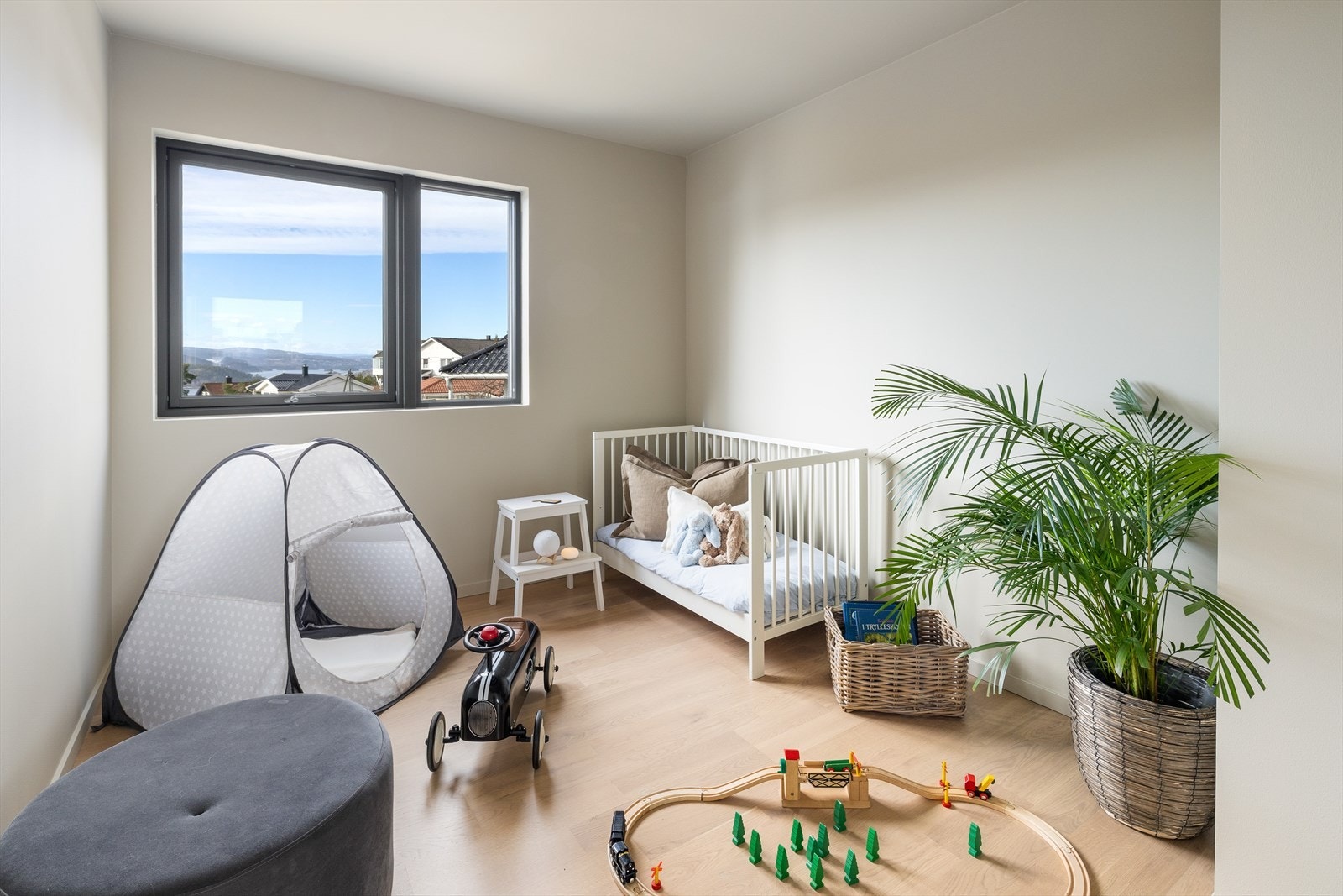 Soverom nr. 3 - perfekt barnerom/kontor i samme etasje som hovedsoverom. Galleribilde