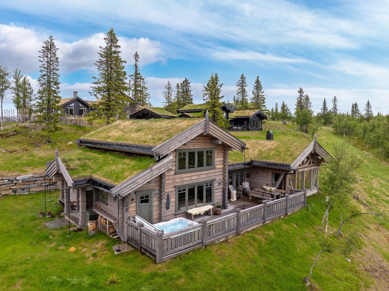 Varden 276 er en høystandard tømmerhytta med høy kvalitet og fantastisk beliggenhet tett inntil alpin- og langrennsnettet på Varden og Kvitfjell. Galleribilde