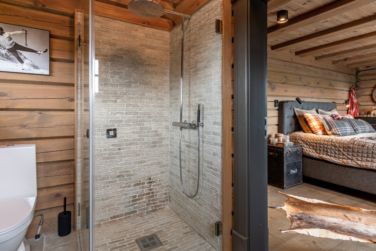 Dusjnisjene er flislagte med kvalitetsfliser fra Castle Stone. Galleribilde