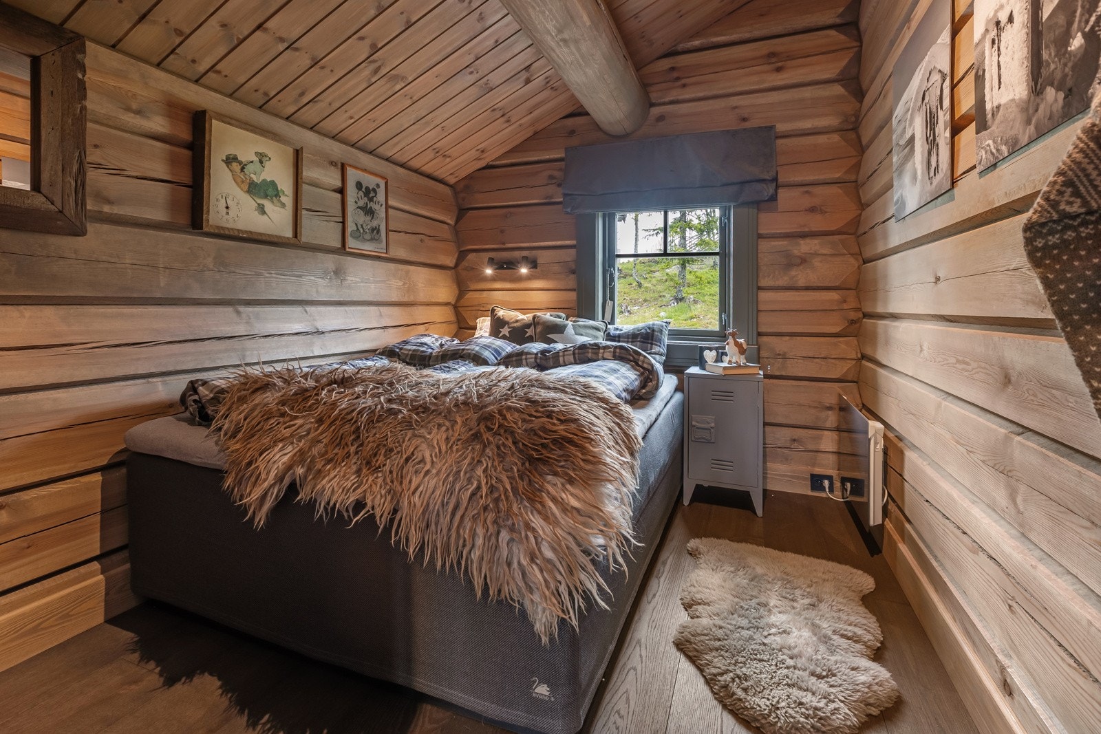 Flotte romslige soverom med god plass til dobbeltseng og tilhørende møbler. Galleribilde