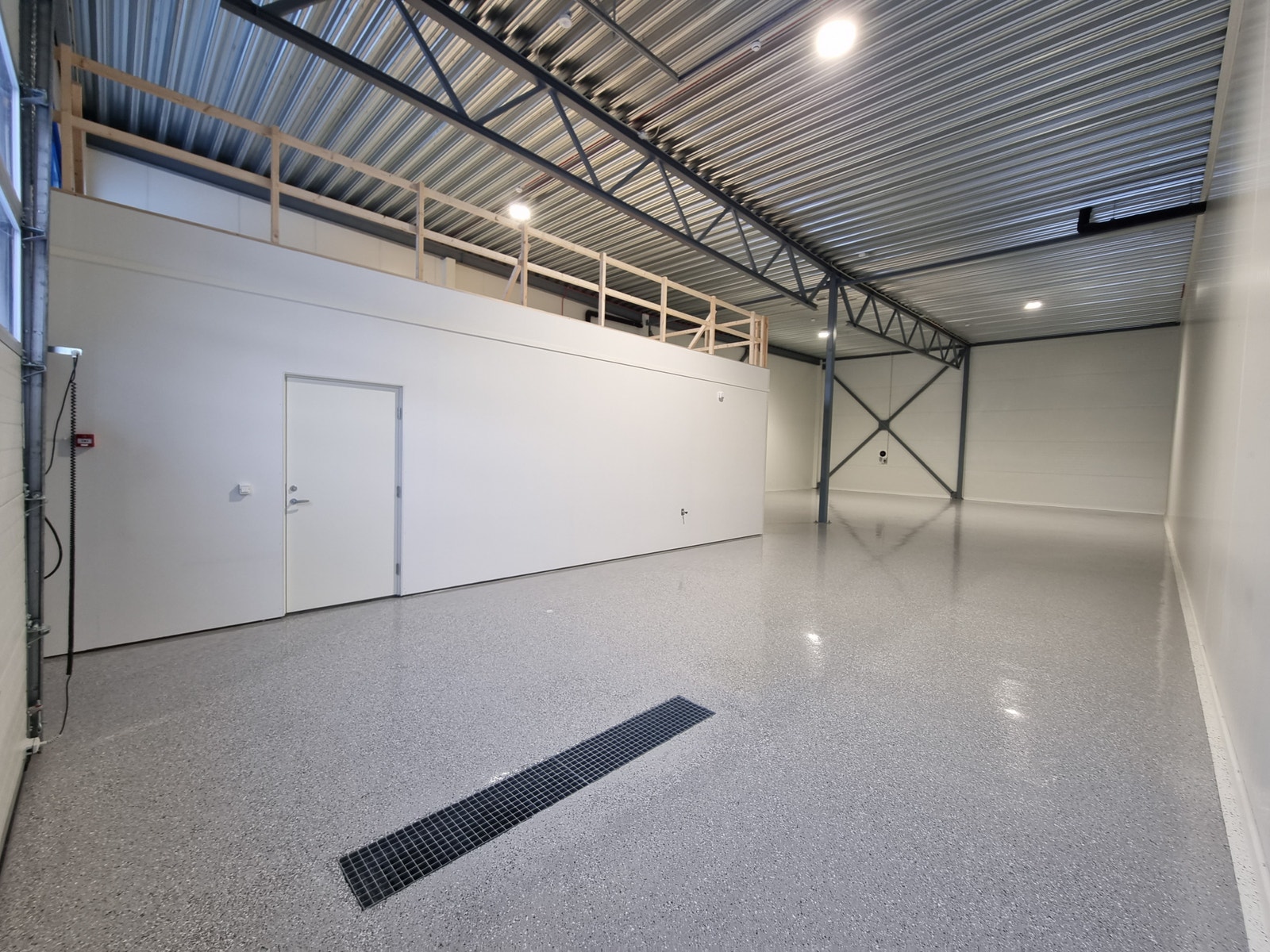 Lager 230m2. Sett fra port. Galleribilde