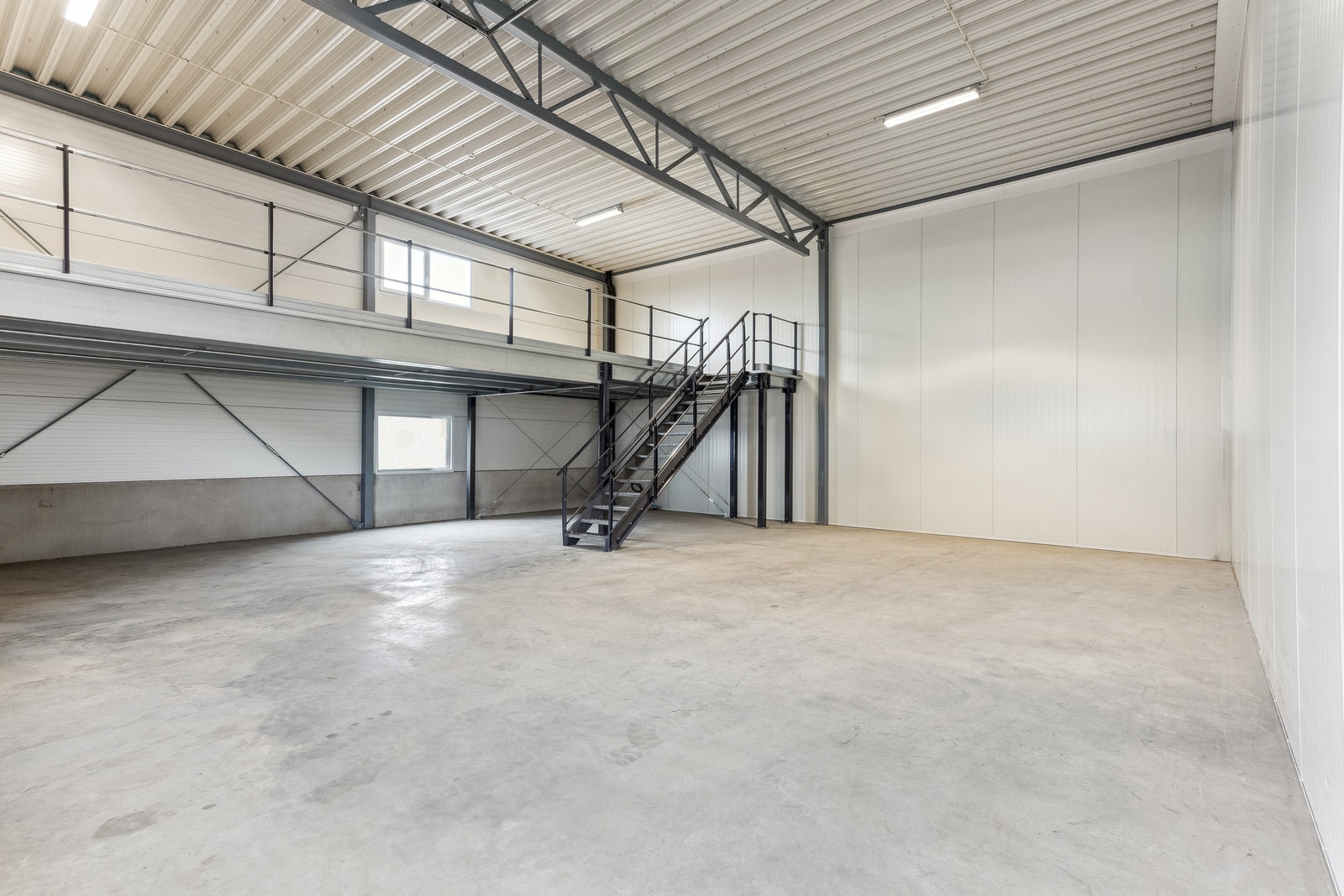 Lagerseksjon | 144 kvm. | Vi tilbyr mesanin som tilvalg | Spør oss om pris! Galleribilde