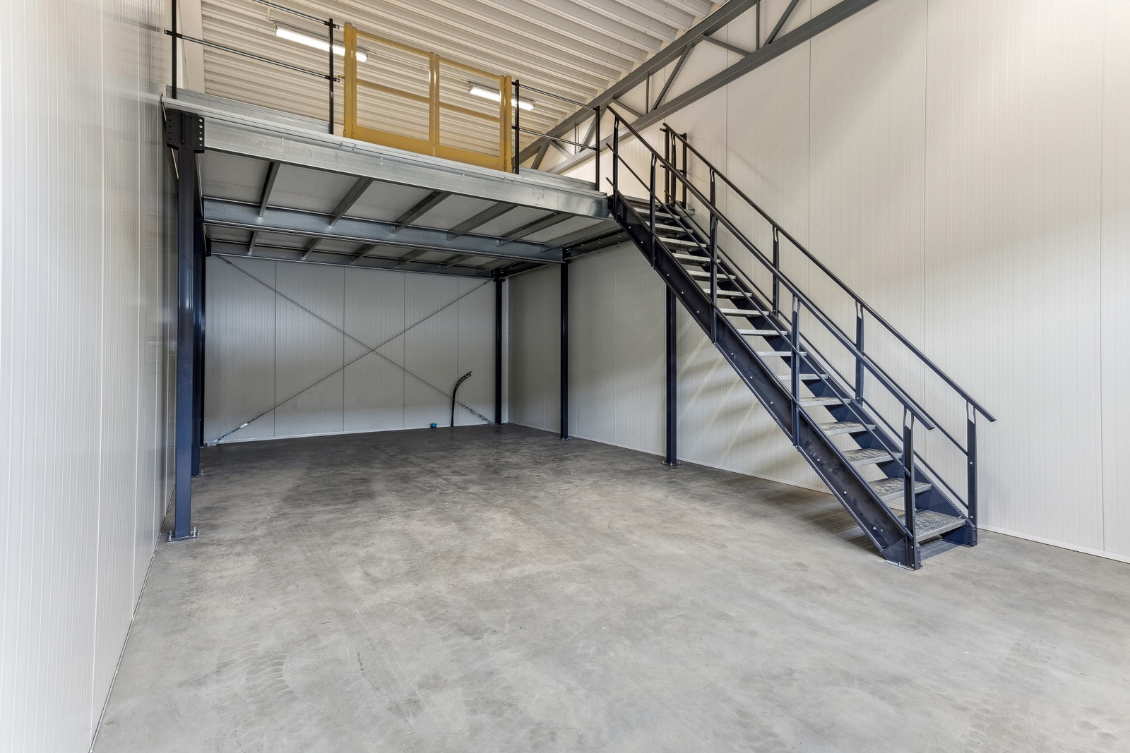 Lagerseksjon | 72 kvm. | Vi tilbyr mesanin som tilvalg | Spør oss om pris! Galleribilde