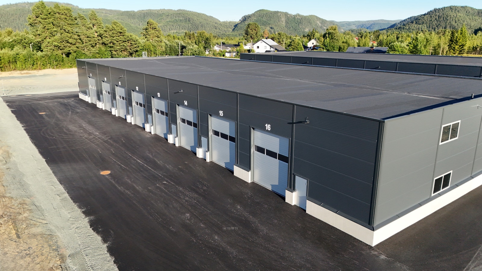 Lagerseksjoner | Klæbu | Fasade
Utearealer med god plass til å manøvrere kjøretøy. Galleribilde