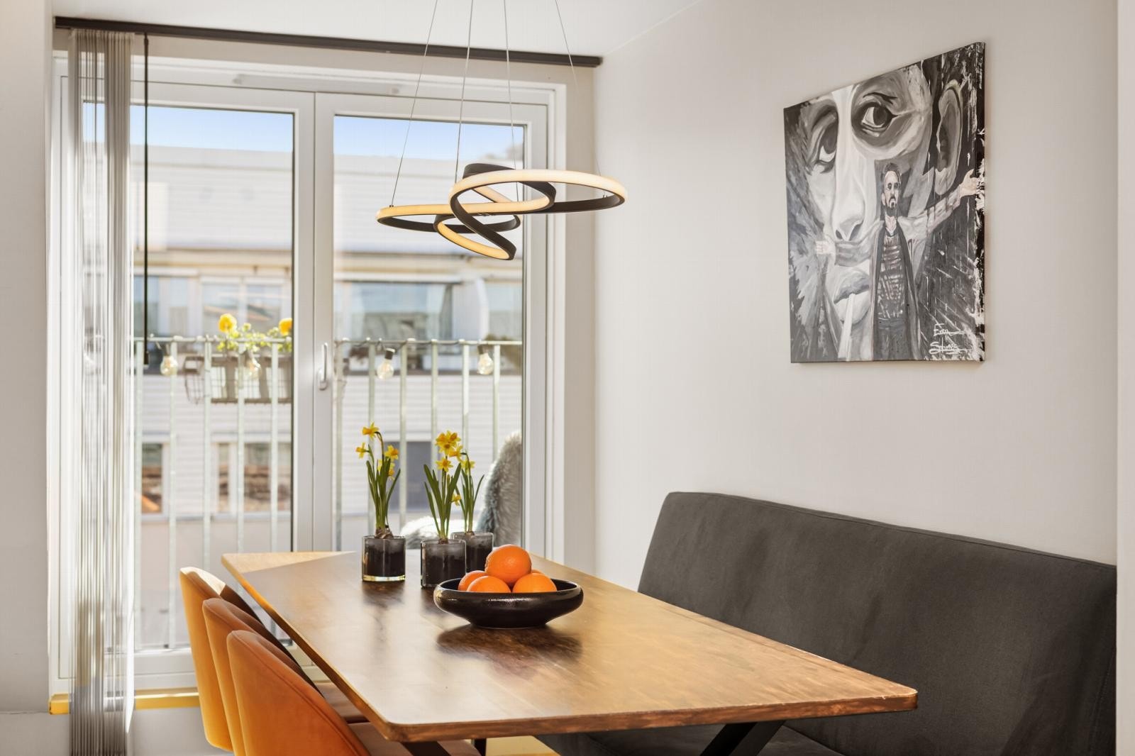 Romslig spisestue, perfekt for sosiale sammenkomster med venner eller familie. Galleribilde