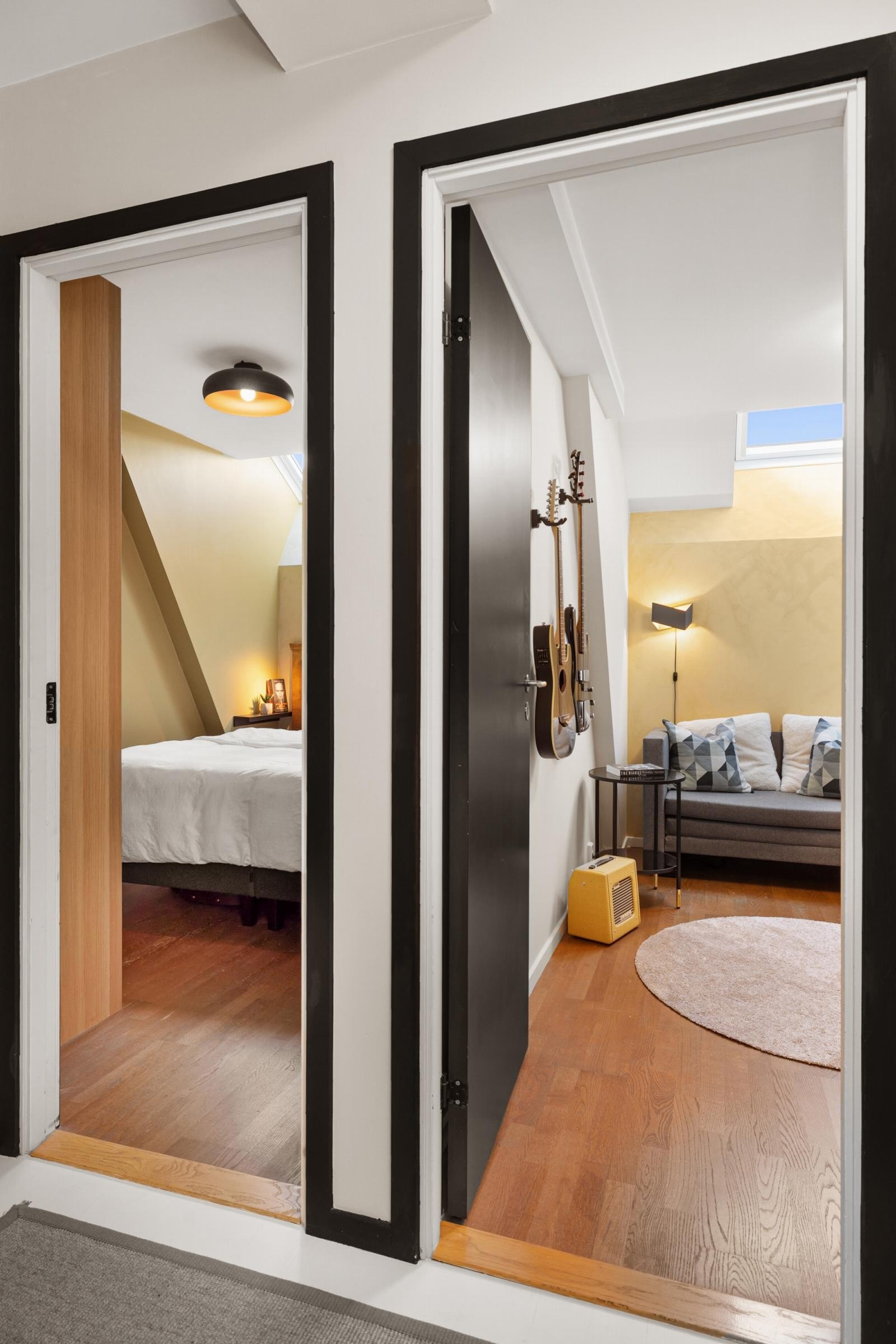 I leilighetens hoveddel er det i dag 2 gode soverom. Til info vender begge soverommene og hybelen ut mot rolig bakgård. Galleribilde