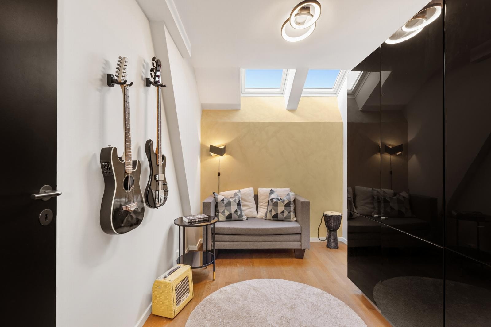 Soverom 2 er også av god størrelse. Rommet er i dag innredet som gjesterom. Her er det flere muligheter. Galleribilde