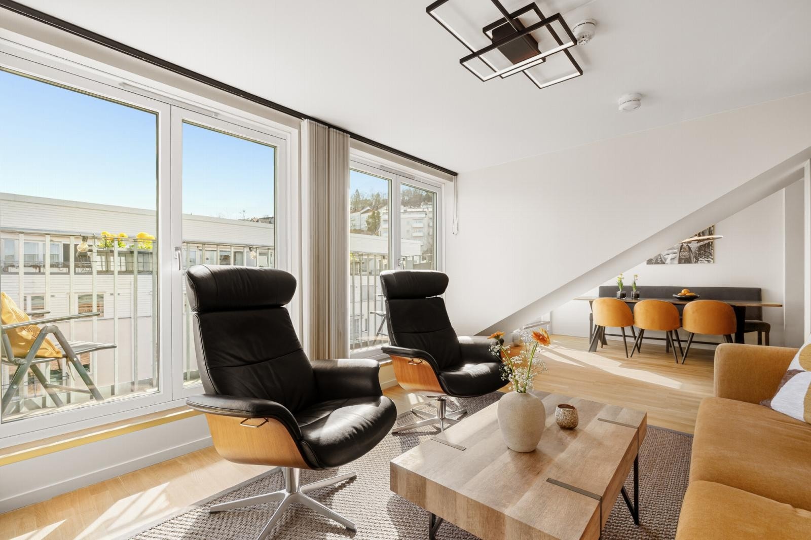 Til info er både balkongdørene og alle vindu i leiligheten nye fra 2021. Galleribilde