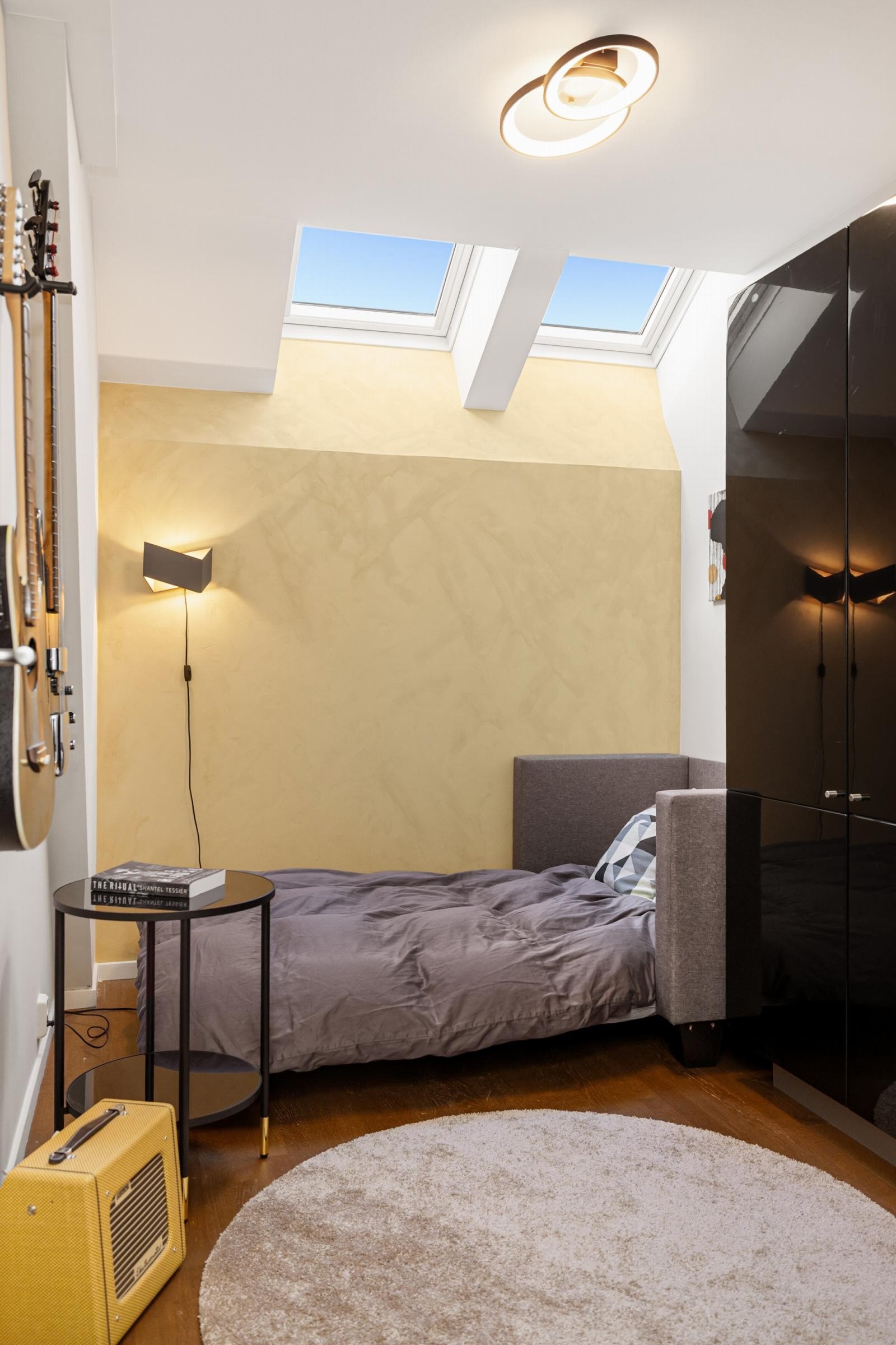 Garderobeskapet på soverom 2 medfølger i salget. Galleribilde