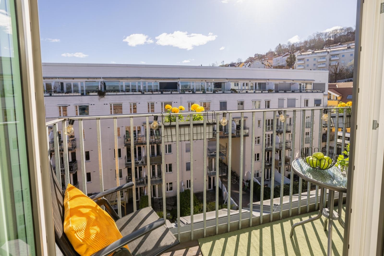 Her er det plass til diverse kafémøbler og beplantning. Galleribilde