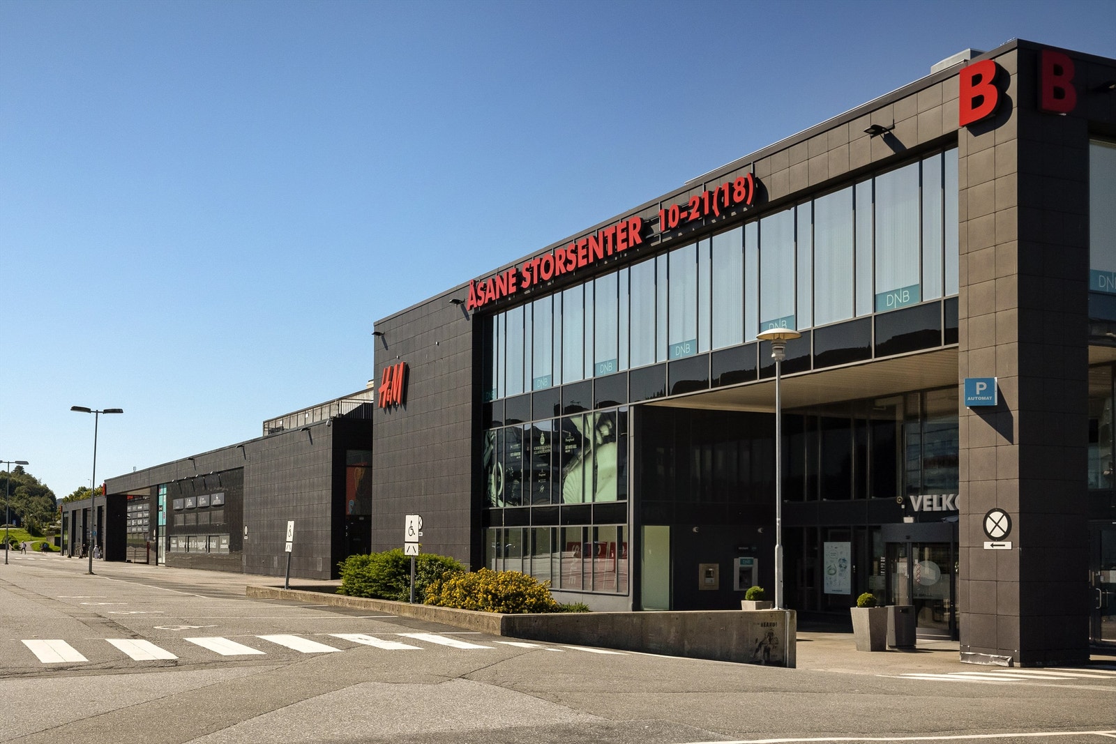 Åsane storsenter like i nærheten. Galleribilde
