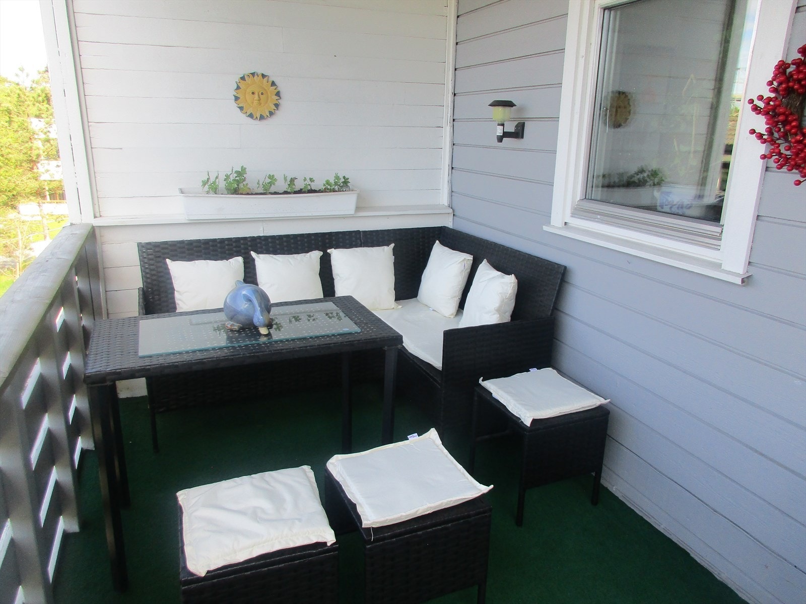 Nyt måltidet utendørs i rolige omgivelser (selgers bilde). Galleribilde