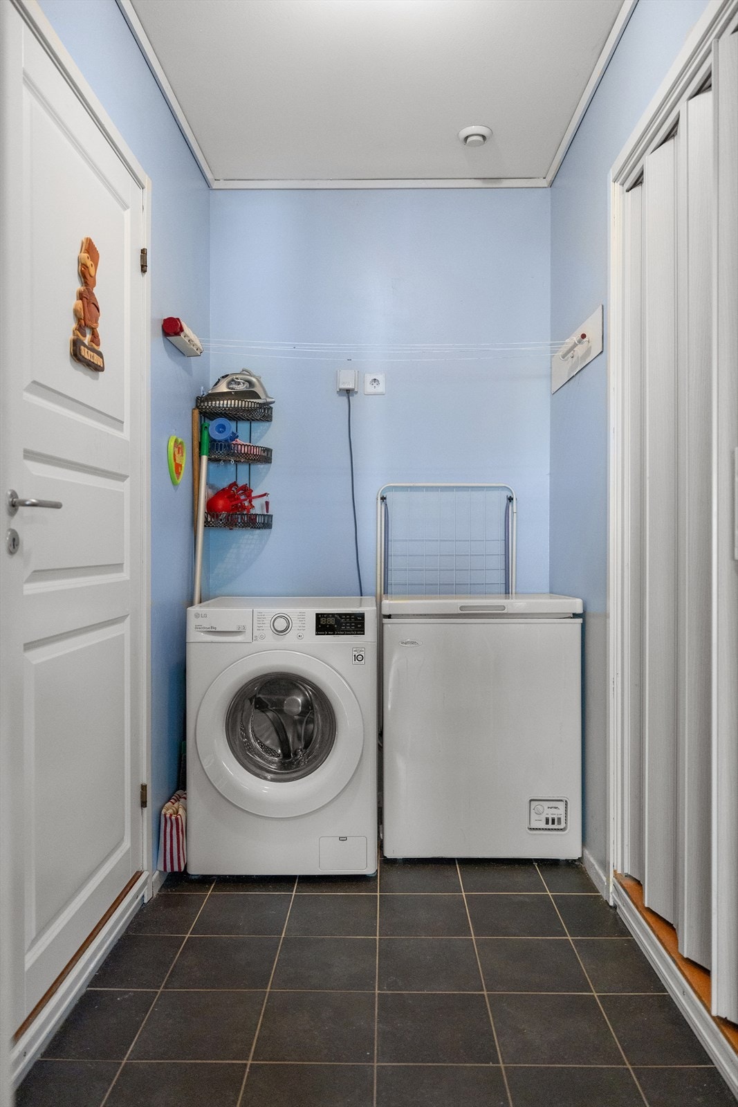 Flislagt vaskerom. Galleribilde