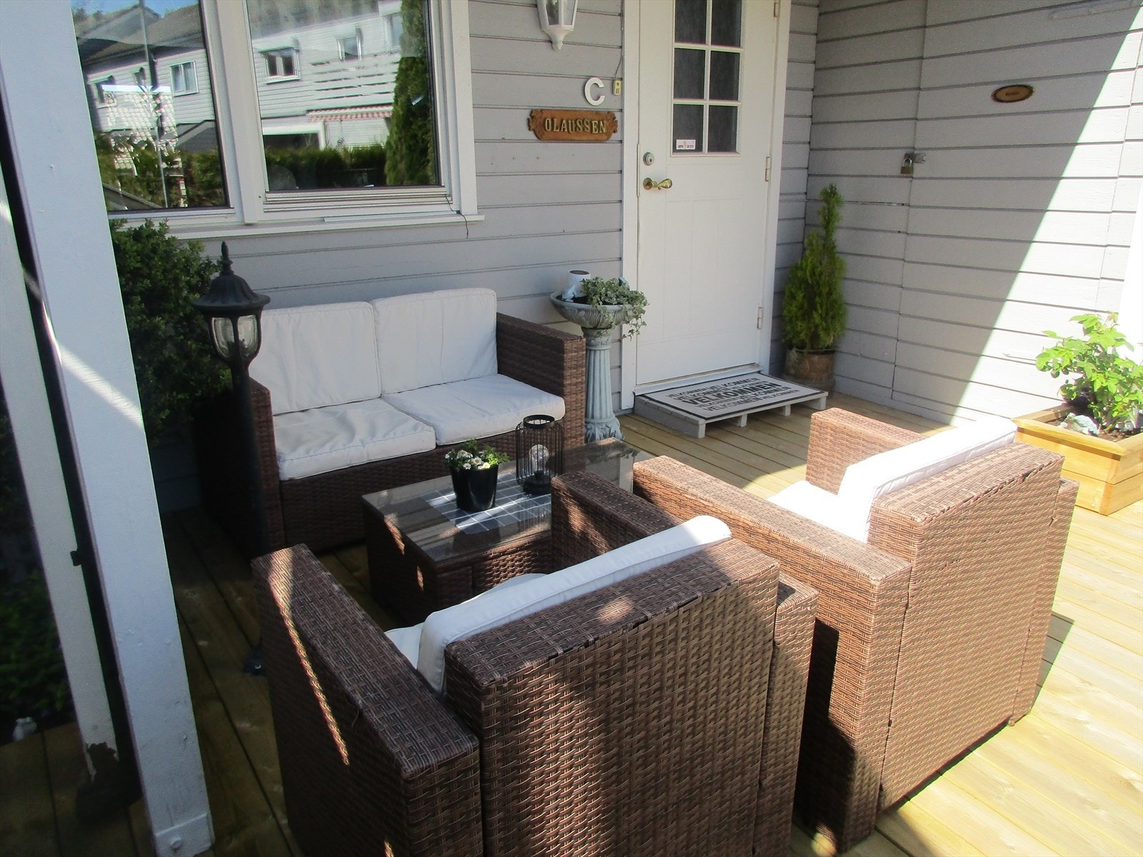 Med puter på utemøblementet (selgers bilde). Galleribilde