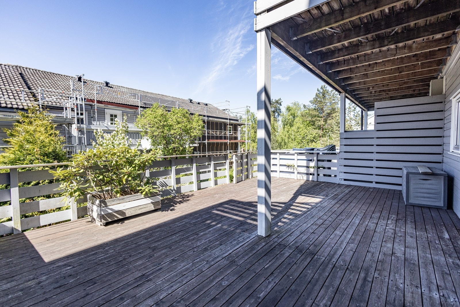 Her er det utrolig god plass til forskjellig utemøblement. Galleribilde