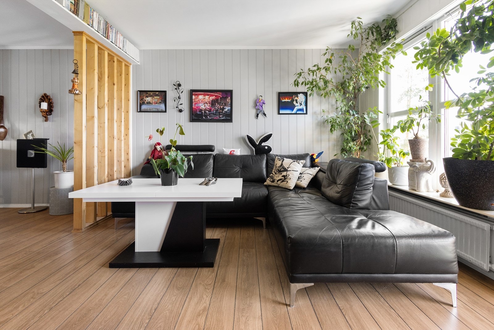 Her er det også mulig å ha stort spisebord og stoler. Galleribilde