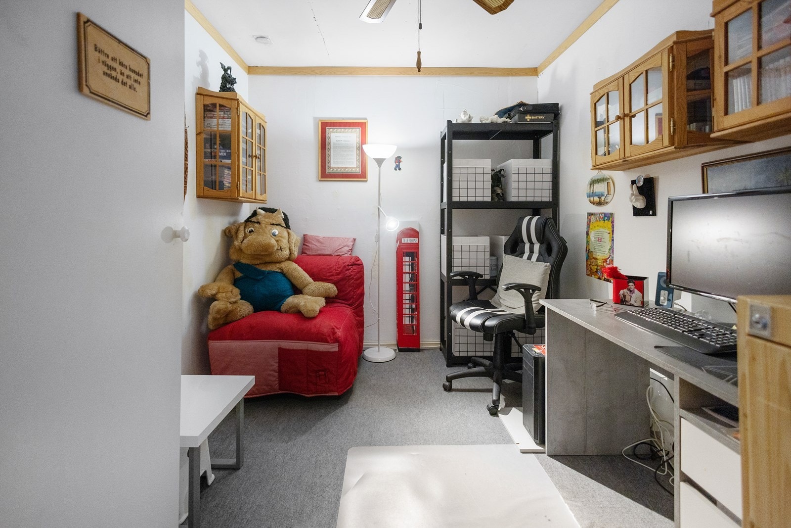 Hobbyrom/kontor i underetasje. Galleribilde