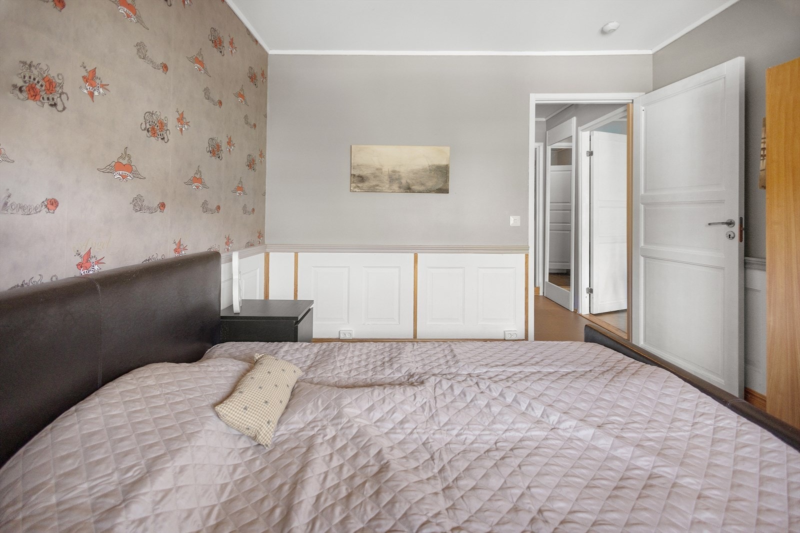 God plass til garderobeskap. Galleribilde