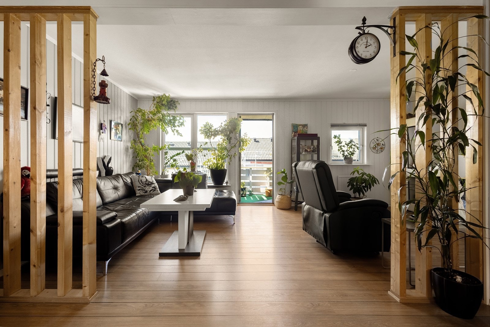 Stor stue med flere møbleringsmuligheter. Galleribilde