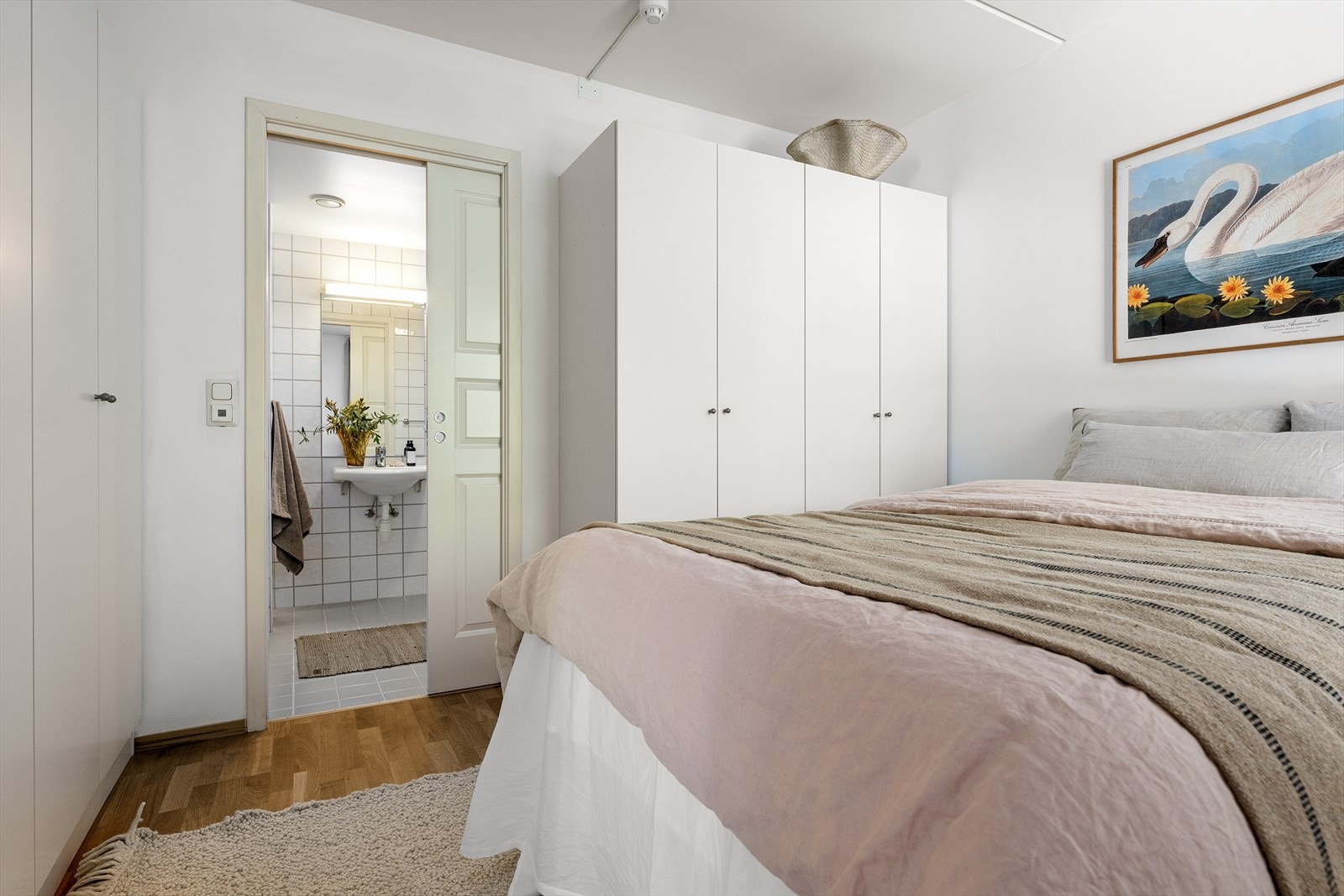 Egen dør også fra soverommet til badet Galleribilde