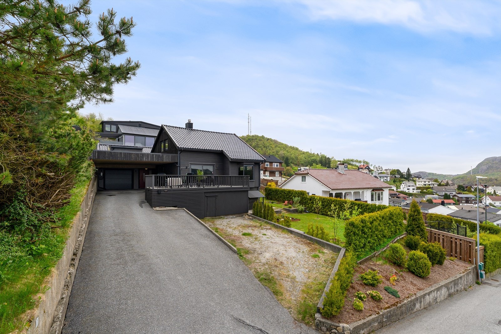 En sjarmerende bolig som passer for både barnefamilier og andre som ønsker et hjem med sjel og særpreg! Galleribilde
