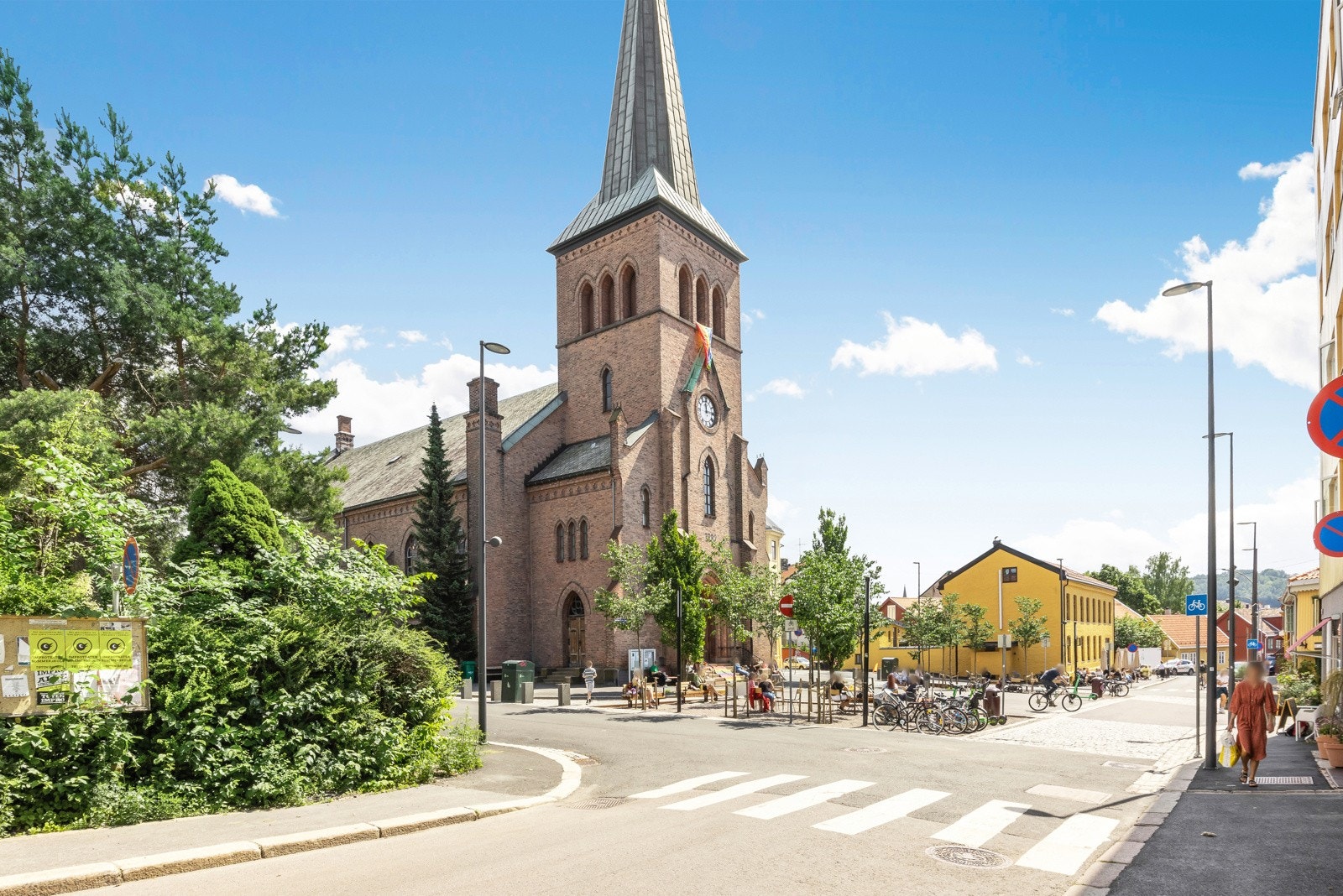 5 minutters gange til sjarmerende Kampen med diverse koselige steder å spise og drikke. Galleribilde