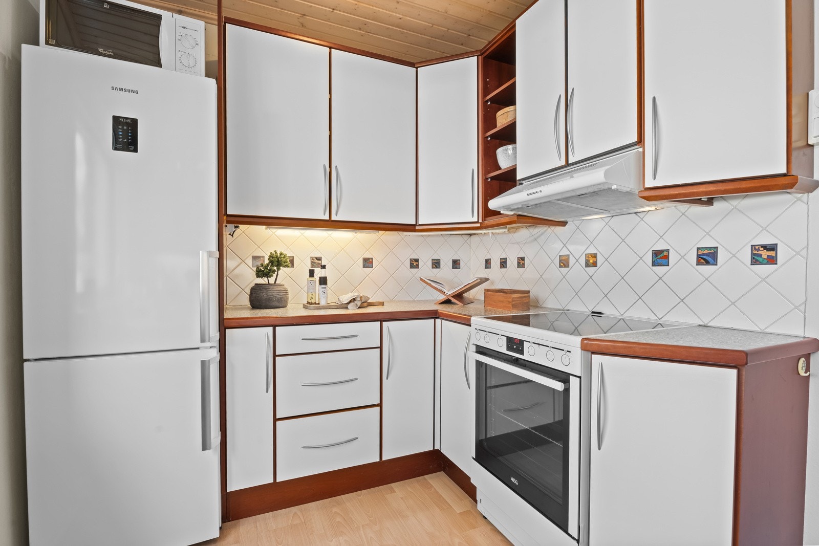 Kjøkkenet er praktisk utstyrt Galleribilde