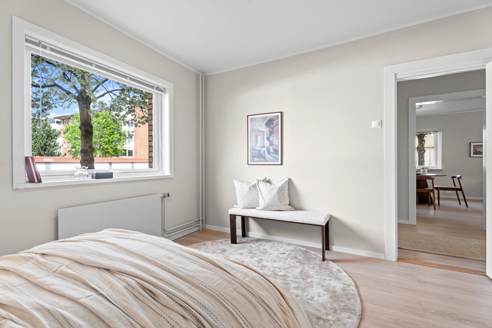 Hovedsoverommet har god plass til oppbevaring Galleribilde