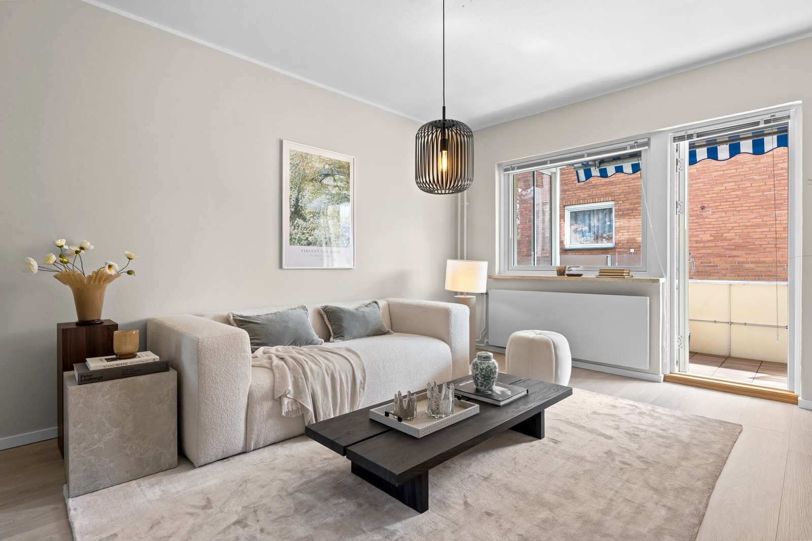 Fra stuen har du utgang til balkongen Galleribilde