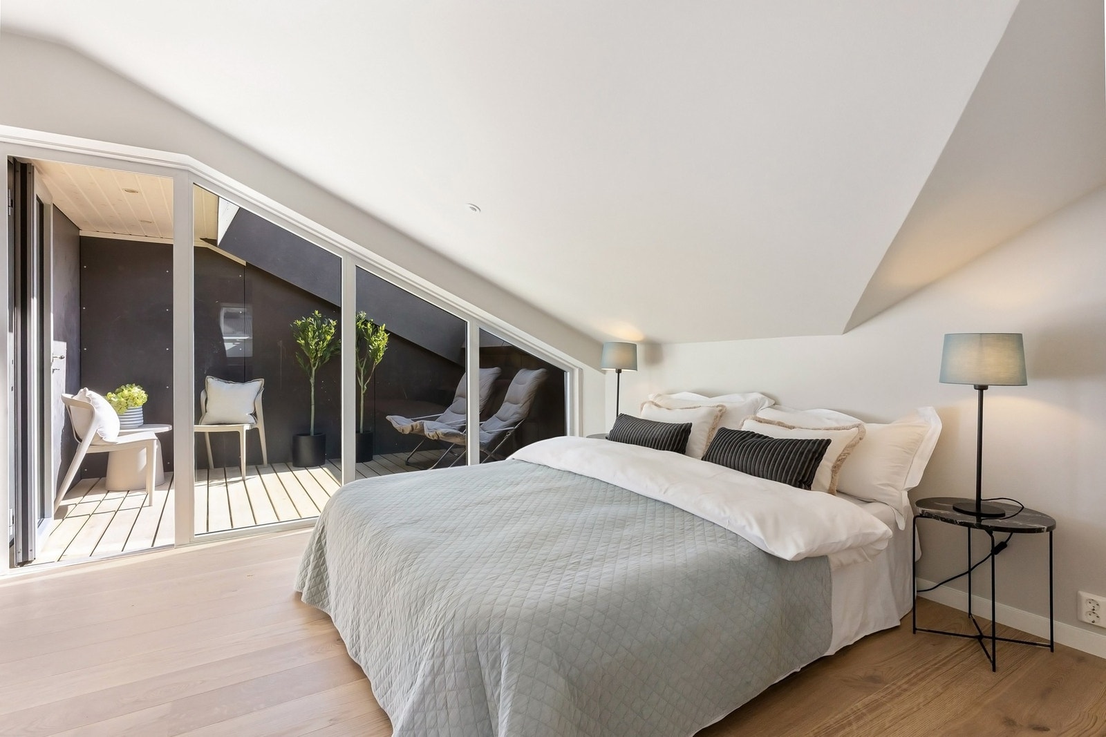 Master soverom med utgang til din helt egen takterrasse. Galleribilde