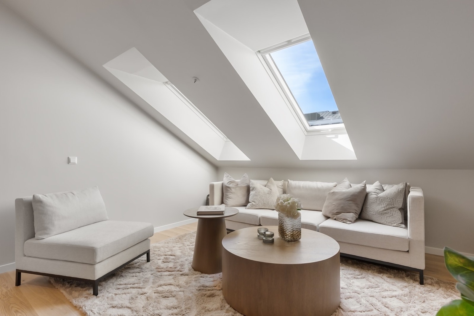 Alle overflater er slette og nymalt i tidsriktige fargetoner i 2024. Galleribilde